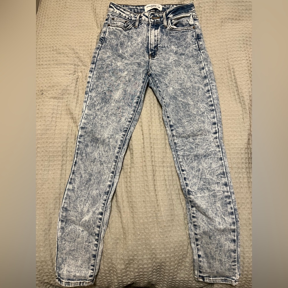 Just Black Denim Size 26 Bleach Wash Skinny Jeans